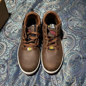 Avenger Work Boots, Brown, Size 10.5 Med (D).